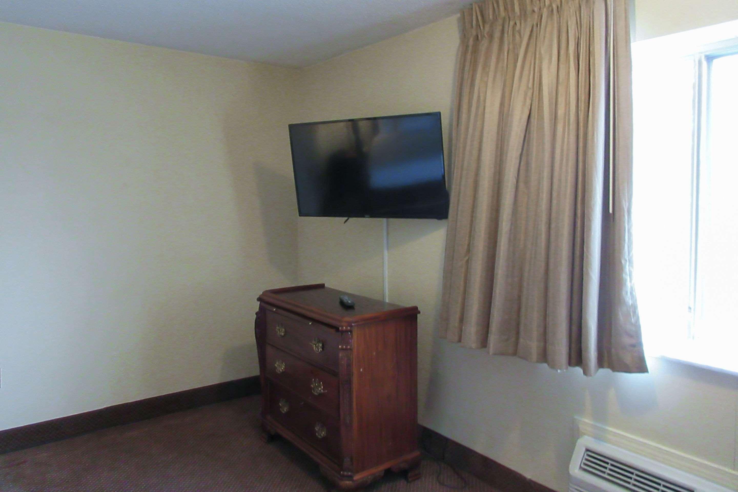 Days By Wyndham Erie 2*